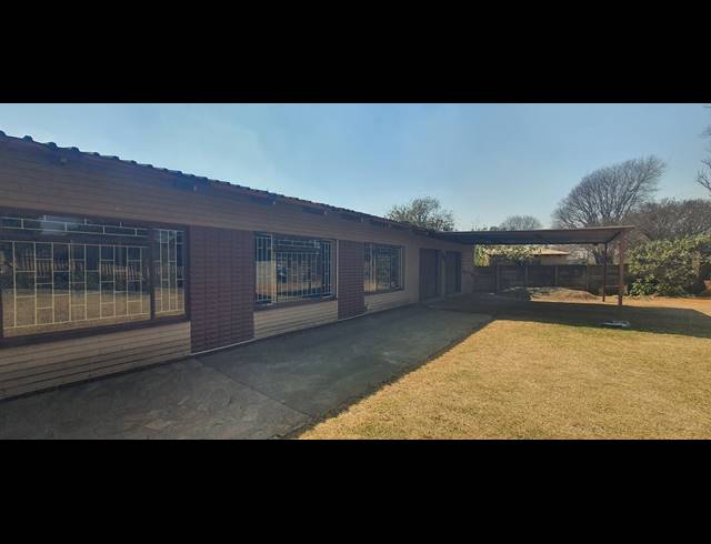 4 BEDROOM HOUSE TO LET IN RENSBURG
